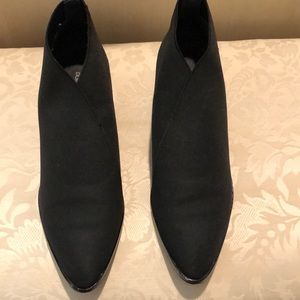 Donald/Pliner Black 9M